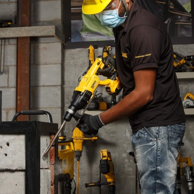 DEWALT 18V XR უნახშირო 26მმ SDS-Plus ჩაქუჩით საბურღიDCH133NT-XJ