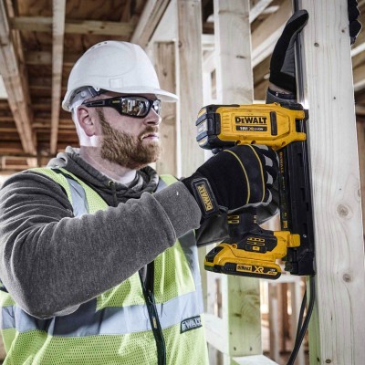 DEWALT DCN701D2-QW ელექტრიკოსის სტეპლერი XR 18V ​​Li-ION 2.0Ah 