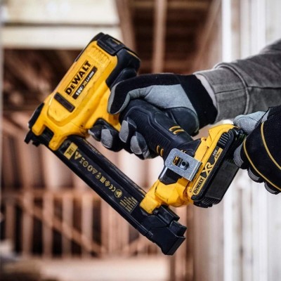 DEWALT DCN701D2-QW ელექტრიკოსის სტეპლერი XR 18V ​​Li-ION 2.0Ah 